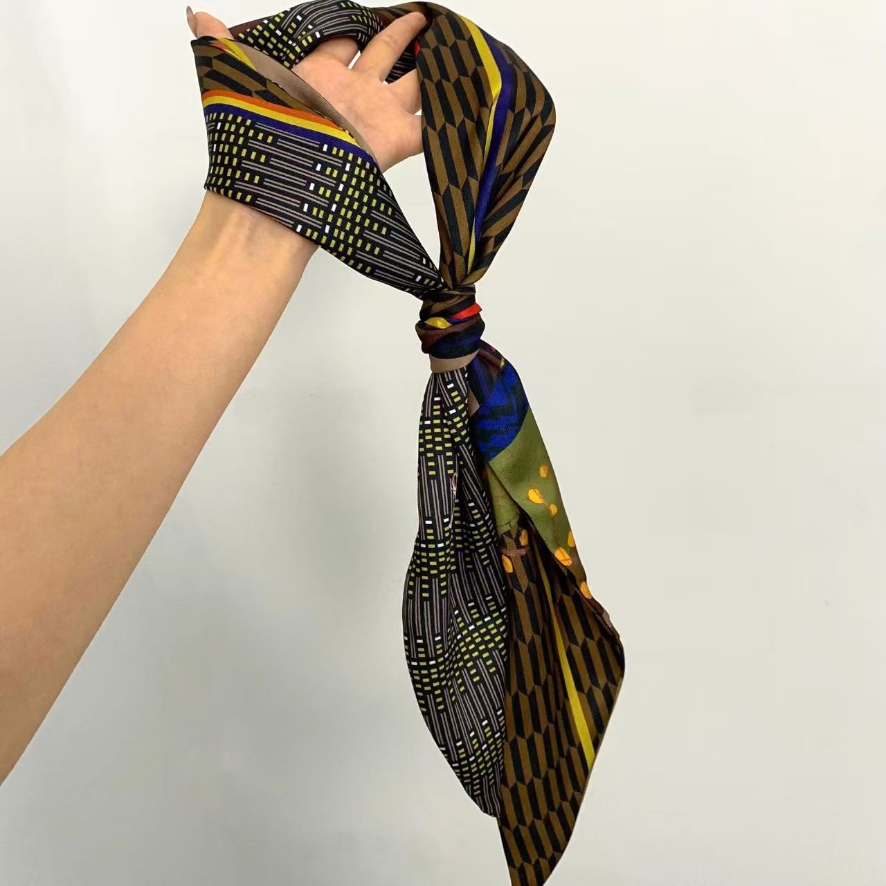 Lenço de Seda Luxuoso Estampad - Ribbon Wired Satin avaliação e preço